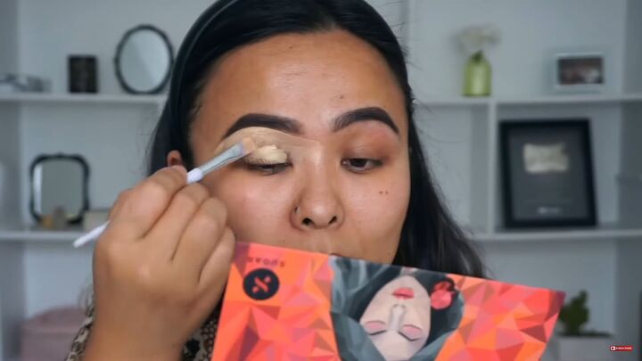 glam smokey cat eye makeup tutorial, Applying concealer