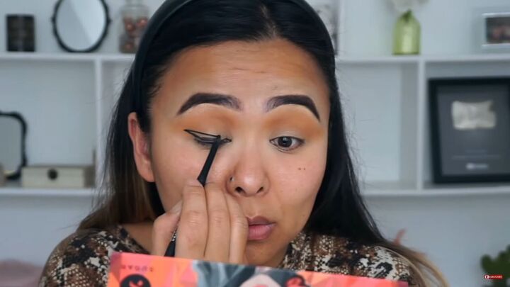 glam smokey cat eye makeup tutorial, Applying liquid liner