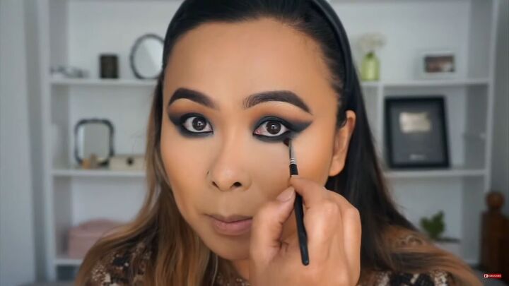 glam smokey cat eye makeup tutorial, Touching up eye makeup