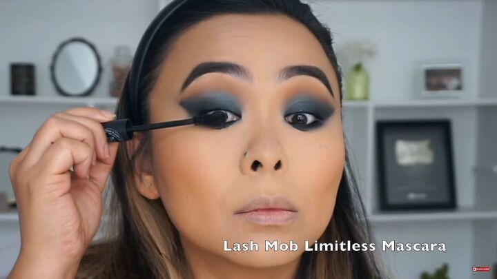 glam smokey cat eye makeup tutorial, Applying mascara