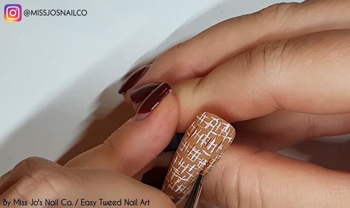 how to diy super cute tweed nails, Drawing lines and crosses