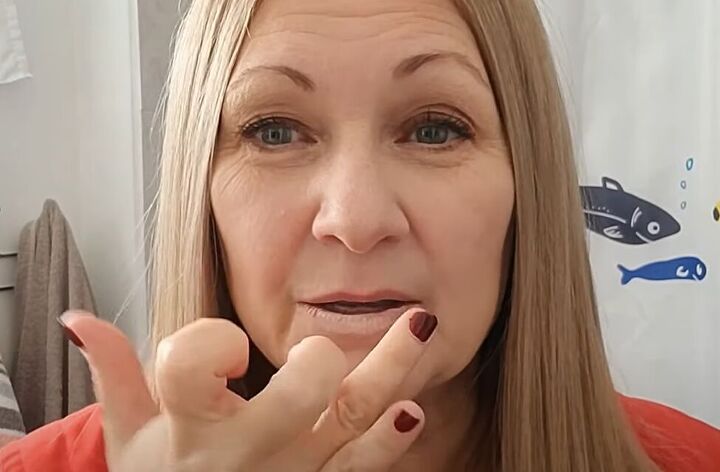 how to make lipstick last 9 easy steps, Applying concealer to lips