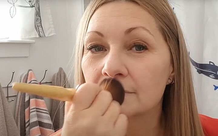 how to make lipstick last 9 easy steps, Setting concealer