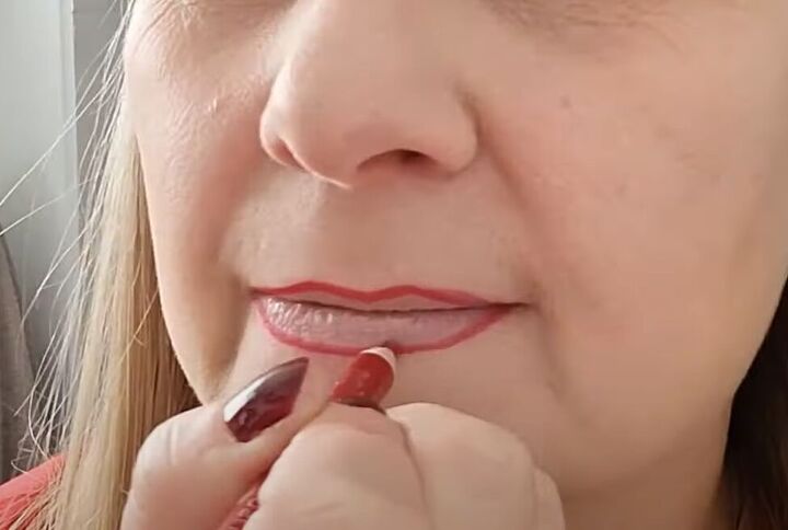 how to make lipstick last 9 easy steps, Lining lips