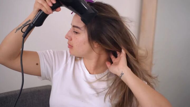 hair tutorial how to do an easy blowout at home, Cooling hair
