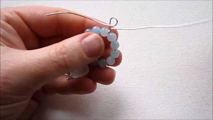 how to diy a cute beaded pendant necklace, Making a loop