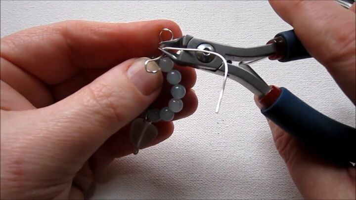 how to diy a cute beaded pendant necklace, Trimming excess wire