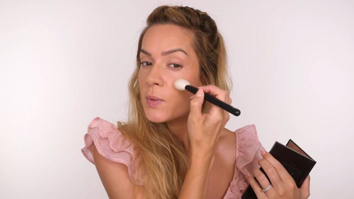 blush hack quick rosy cheeks makeup tutorial, Applying the blush and finishing powder
