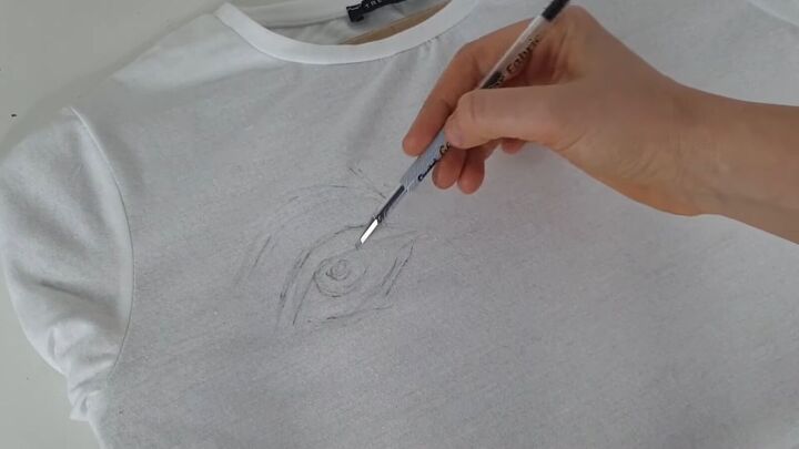 how to diy an awesome pastel t shirt, Sketching design