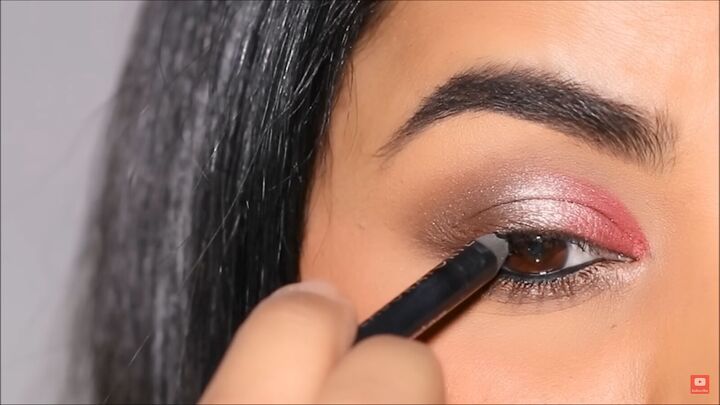 create a glam eye makeup look using this easy v technique, Adding eyeliner