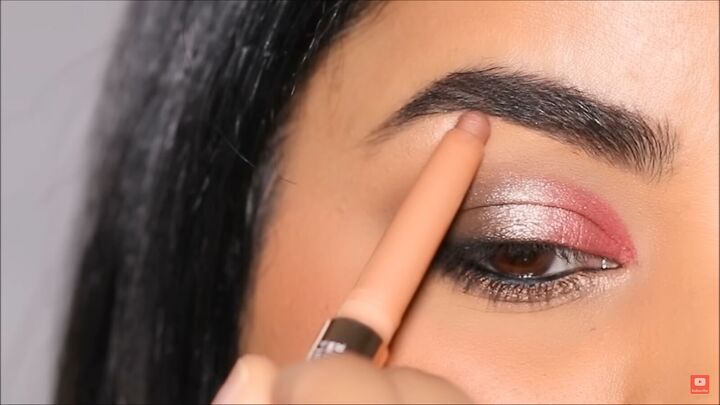 create a glam eye makeup look using this easy v technique, Highlighting brow bone