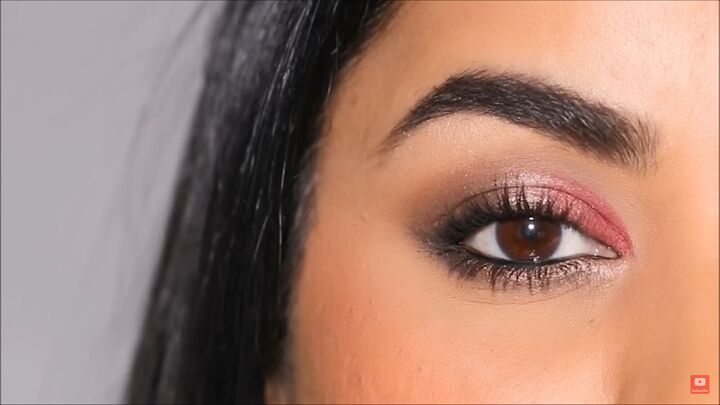 create a glam eye makeup look using this easy v technique, Glam eye makeup look
