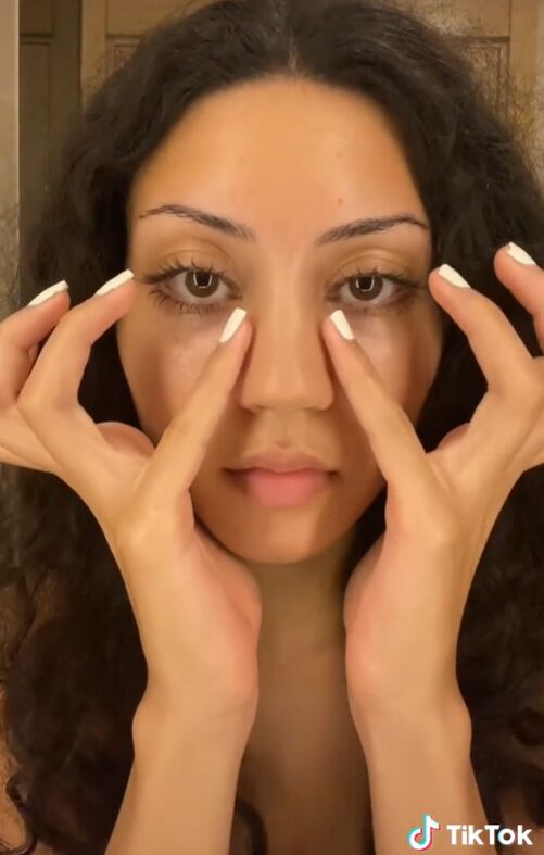 super easy sunscreen contouring tutorial, Applying sunscreen to the nose