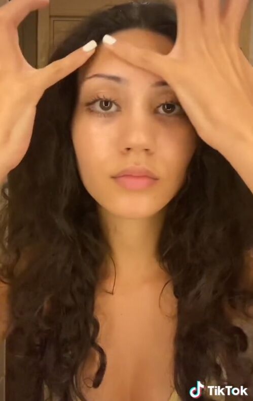 Super Easy Sunscreen Contouring Tutorial | Upstyle