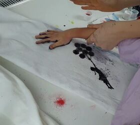 easy diy custom painted jeans tutorial, Adding handprint