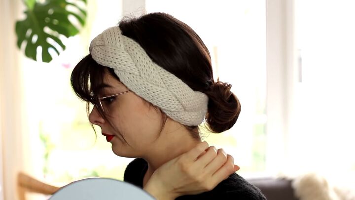 5 different ways to wear a headband, The cozy headband