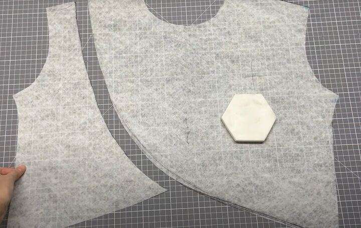how to diy a cute chanel logo ruffle sweatshirt, Pattern