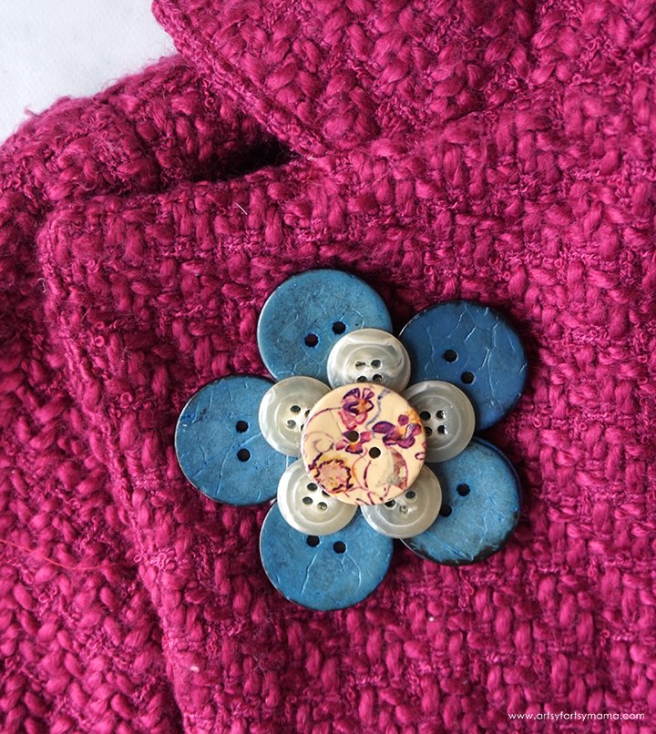 button flower pins, Button Flower Pins