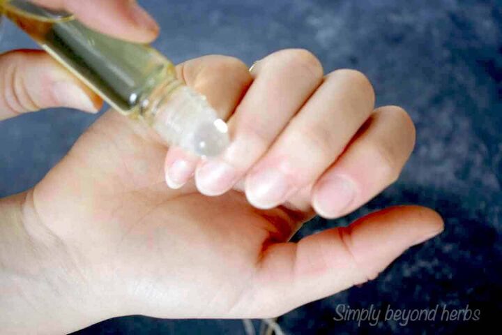simple diy cuticle oil recipe to strengthen nails and dry cuticles, cuticle oil recipe