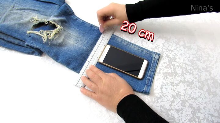 how to diy a cute and easy denim pouch, Measuring