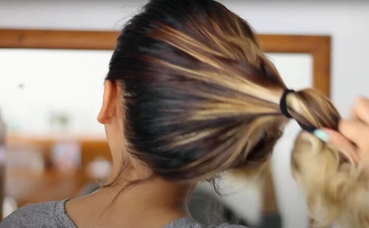 how to curl your hair quickly, Releasing ponytail