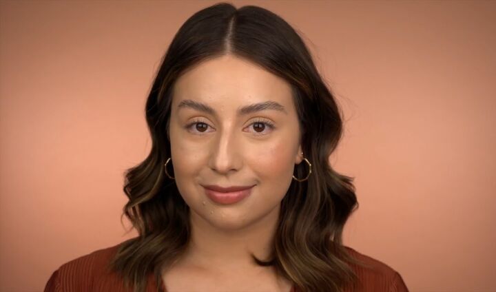 simple makeup tutorial how blush placement affects your face shape, Blush on the apples of the cheeks
