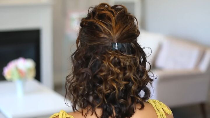 7 super cute claw clip hairstyle ideas for thin hair, Half clipped back half down