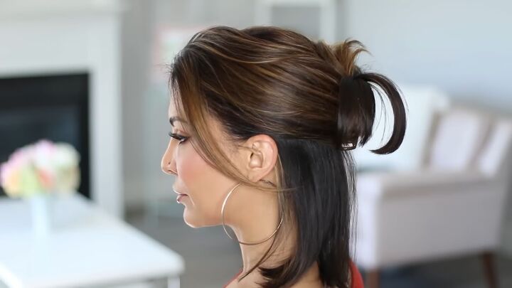 7 super cute claw clip hairstyle ideas for thin hair, Twisted half pony