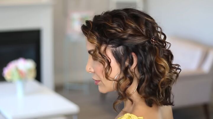 7 super cute claw clip hairstyle ideas for thin hair, Twisted back with mini clips