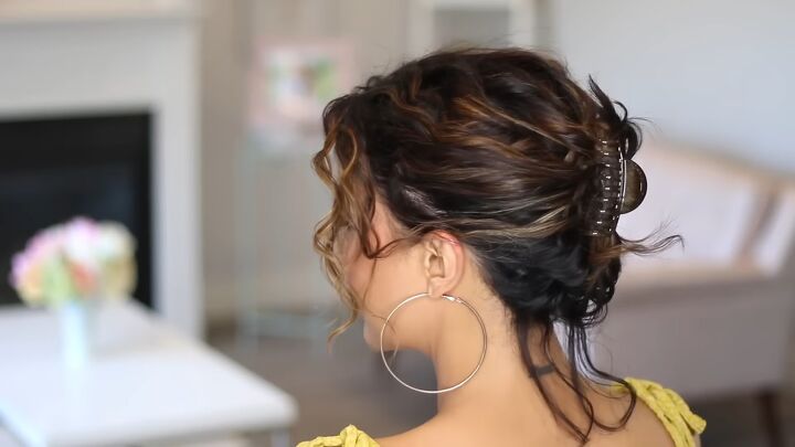 7 super cute claw clip hairstyle ideas for thin hair, Tucked in twisted bun updo