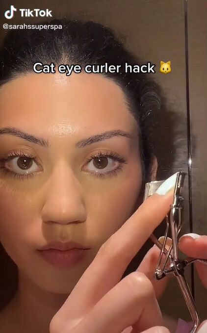 making a fierce cat eye – the lash curl Images High... How to Achieve Sexy Cat Eye Eyelashes | Upstyle