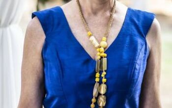 7 Helpful Options Showing Which Necklace for V Neck Openings