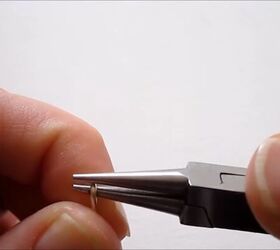 Is your jewelry collection even complete without this super simple and elegant wire idea?