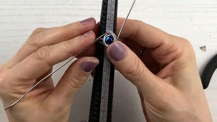 how to diy a super cute blue crystal wire ring, Considering wire length