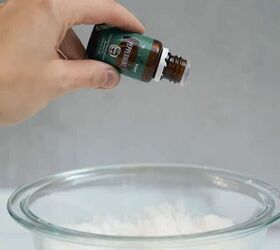 peppermint sugar scrub, adding peppermint essential oil into sugar and oil mixture
