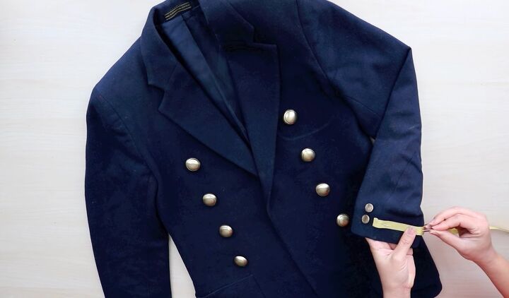 3 trendy upcycled blazer ideas, Embellishing the sleeves