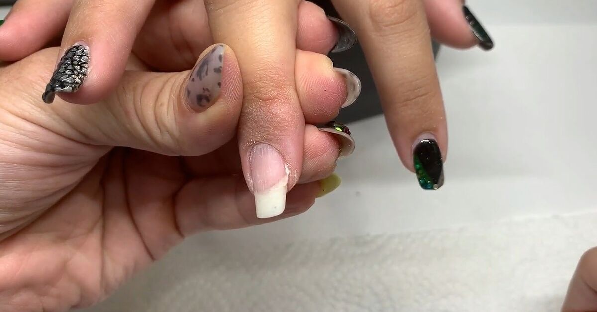 How to Fix a Broken Nail in 6 Easy Steps | Upstyle How to Fix a Broken Nail in 6 Easy Steps | Upstyle