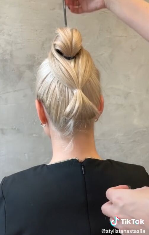 wow you ve never seen a ponytail hack like this, Loose low bun