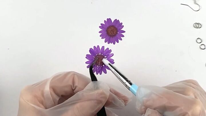 how to diy cute resin flower earrings, Flash drying