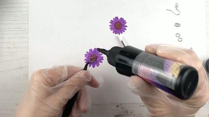 how to diy cute resin flower earrings, Adding resin