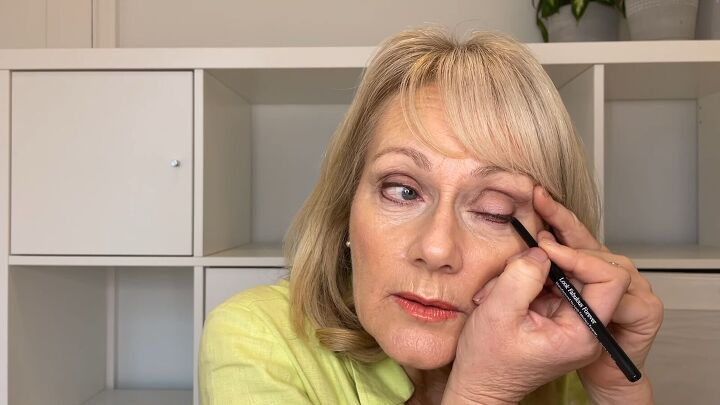 3 quick and easy eyeliner looks for older women, Look 1 Slightly lifted eyeliner not winged