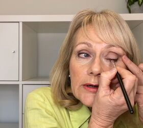 3 quick and easy eyeliner looks for older women, Look 1 Slightly lifted eyeliner not winged