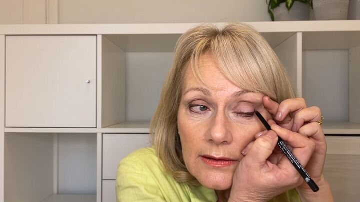 3 quick and easy eyeliner looks for older women, Look 2 Mature winged eyeliner