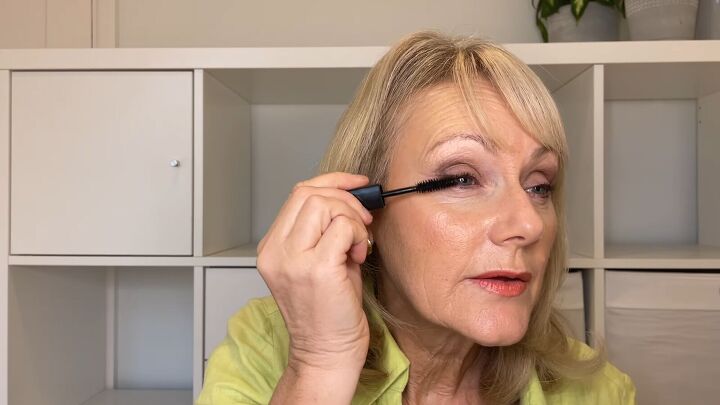 3 quick and easy eyeliner looks for older women, Look 3 Tight lining