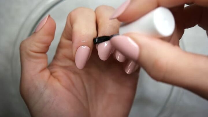 how to remove press on nails without damage, Preparing the nails