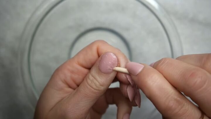 how to remove press on nails without damage, Loosening the press on nails