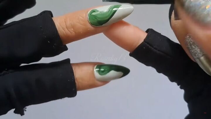 how to diy cute green and white swirl nails, Adding accent color