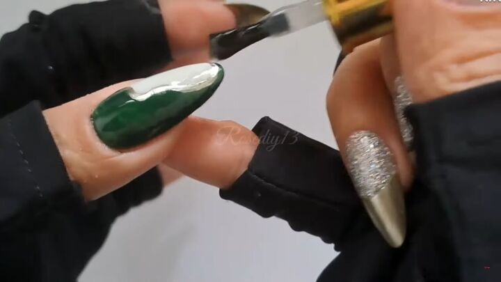 how to diy cute green and white swirl nails, Applying topcoat