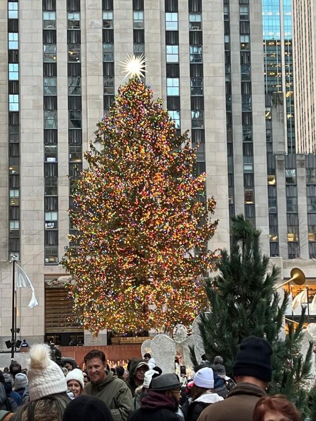 what i wore to nyc in december, Here s a lovely photo of the iconic Christmas tree in NYC s Rockefeller Center