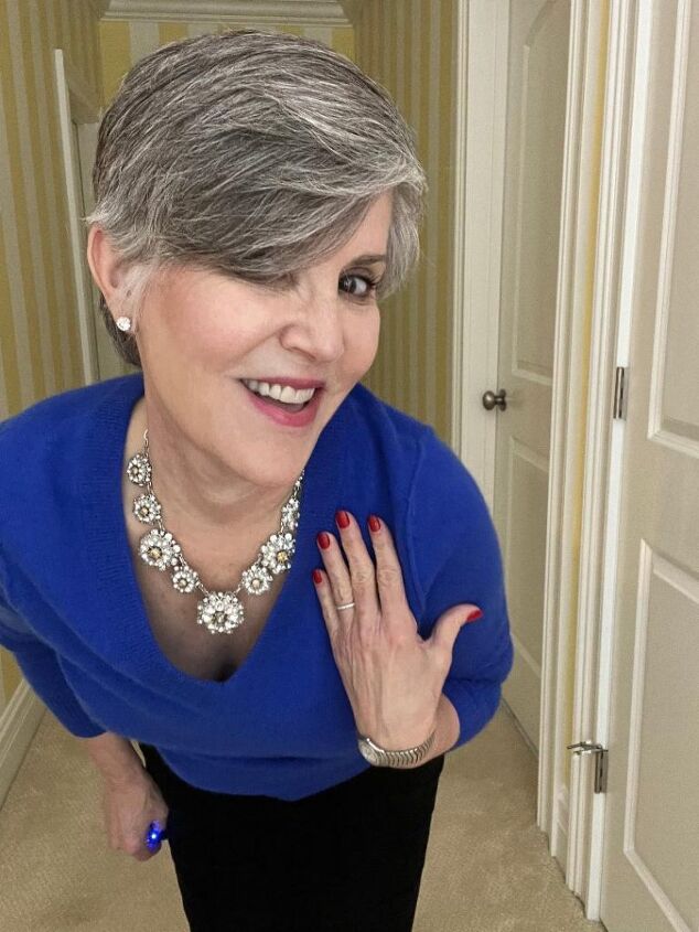 what i wore to nyc in december, My really bright blur cashmere v neck sweater worn with a sparkly statement necklace and velvet jeans And her is a close up of the necklace